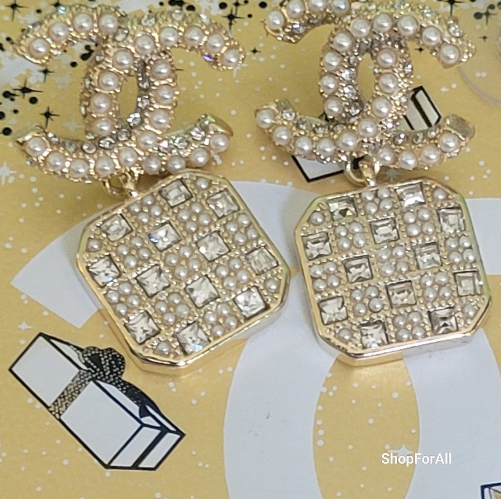 Chanel Gold and Cream Earrings - Picture 5 of 14